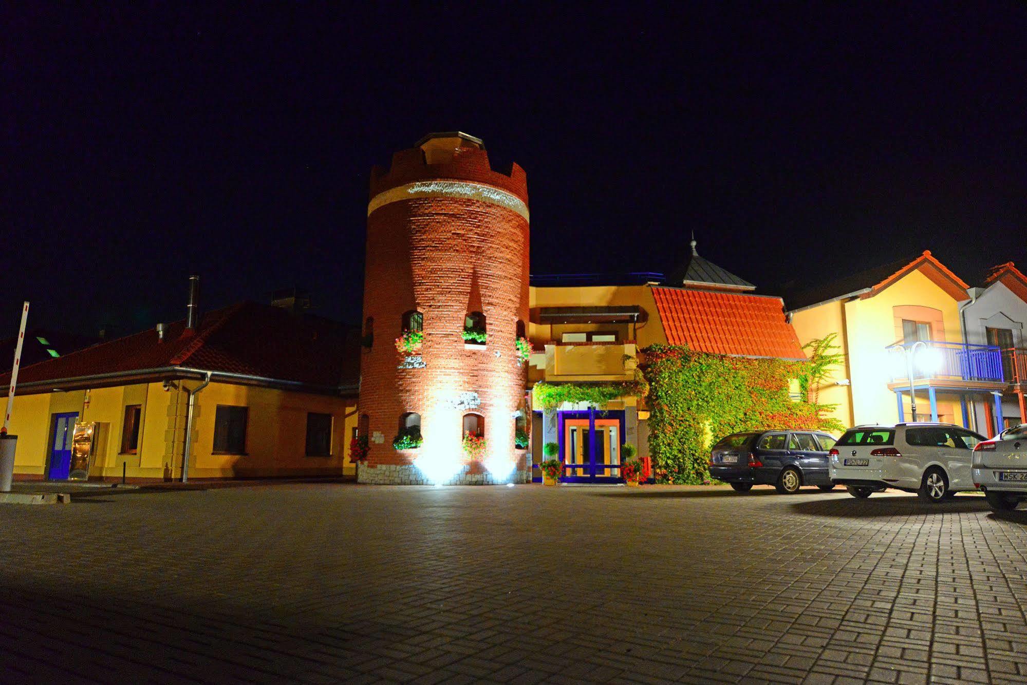 Hotel Daglezja Nad Jeziorem Kornickim Kornik Exterior photo